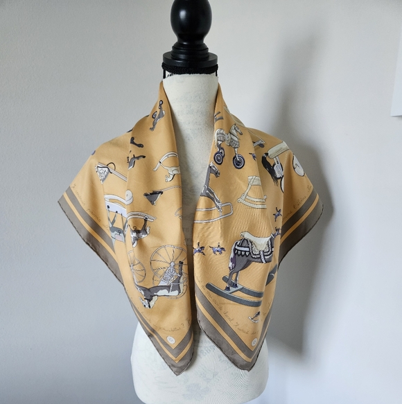 🇨🇵 HERMES silk scarf 90X 90 cm peach color authentic made in France 🇨🇵 - Picture 3 of 12